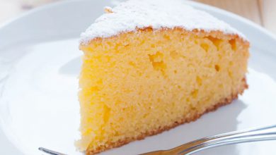 Juicy vanilla cake: Simple recipe with few ingredients