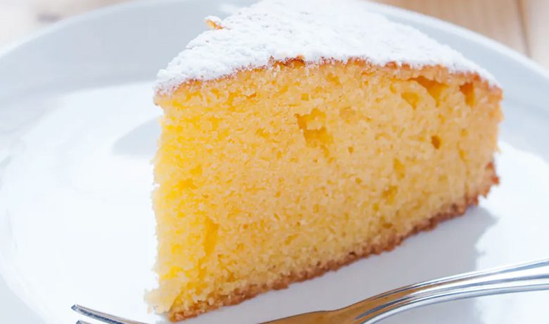 Juicy vanilla cake: Simple recipe with few ingredients