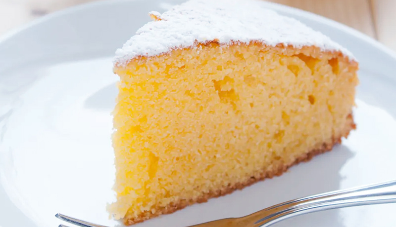 Juicy vanilla cake: Simple recipe with few ingredients