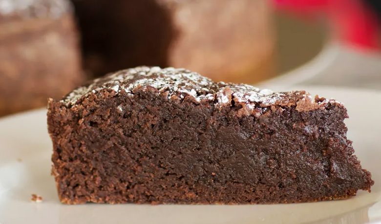 Vegan Chocolate Cake: so moist and made in a flash!