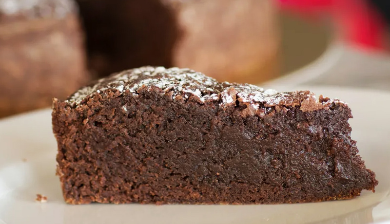 Vegan Chocolate Cake: so moist and made in a flash!